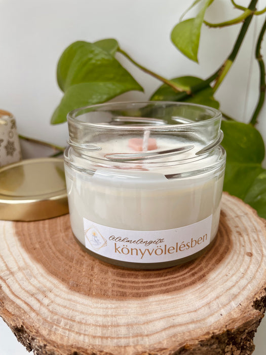 Könyvölelésben Gyertya // Lélekpulcsi illattal