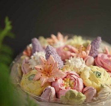 Pillecukor virágcsokor - A CUKKER nevű kisvállalkozásnak nem csak a neve édes! Kriszti hihetetlen élethű, illatos és mutatós virágcsokrokat és boxokat készít pillecukorból, melyek ráadásul még isteni finomak is! :)